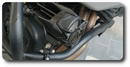 motocyklowa osłona chroniąca lampę halogen przedni