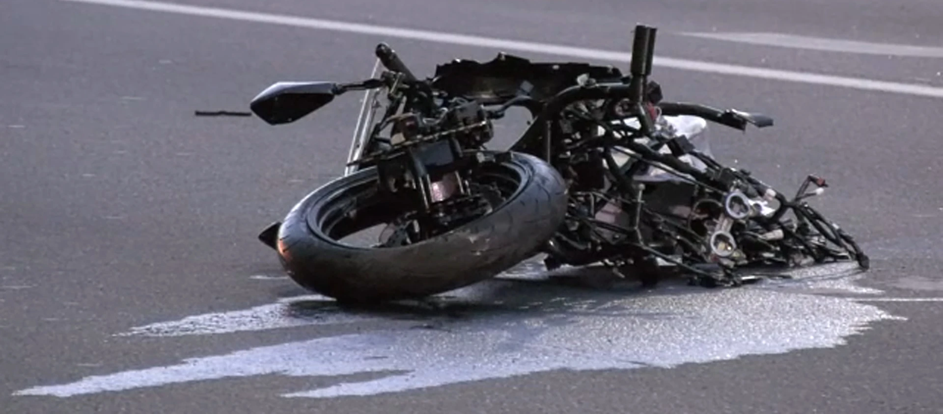 Wrak motocykla po wypadku