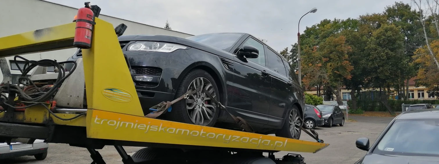 pojazd z nietypową usterką zwieziony pomocą drogową